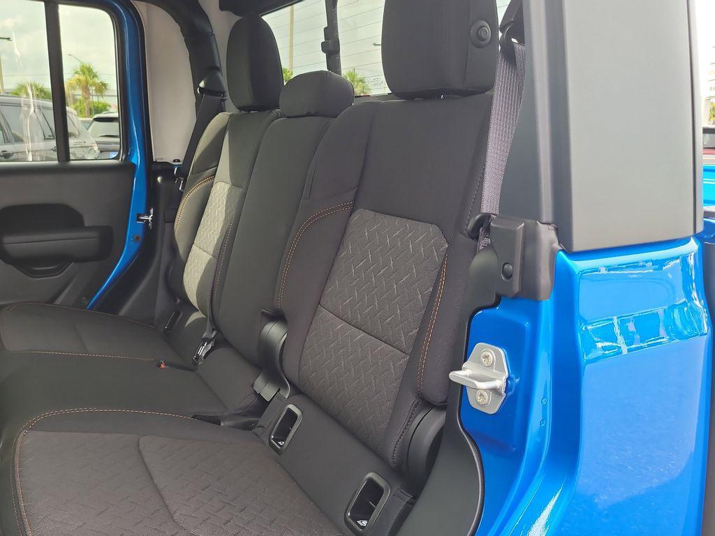 new 2025 Jeep Gladiator car, priced at $43,754