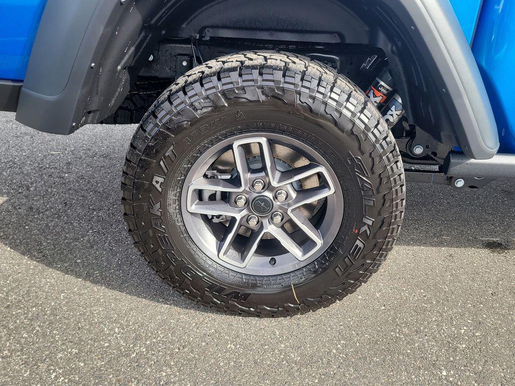 new 2025 Jeep Gladiator car, priced at $43,754