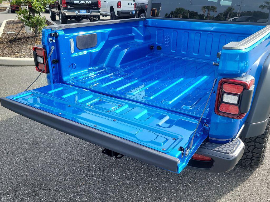 new 2025 Jeep Gladiator car, priced at $43,754