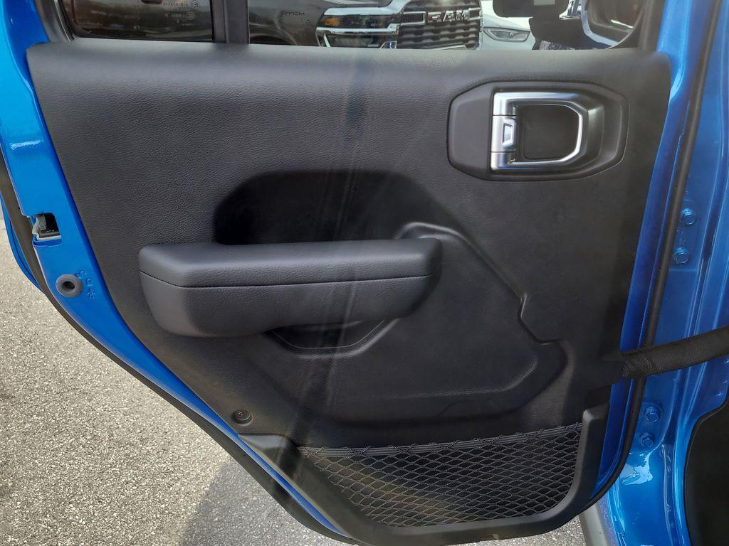 new 2025 Jeep Gladiator car, priced at $43,754