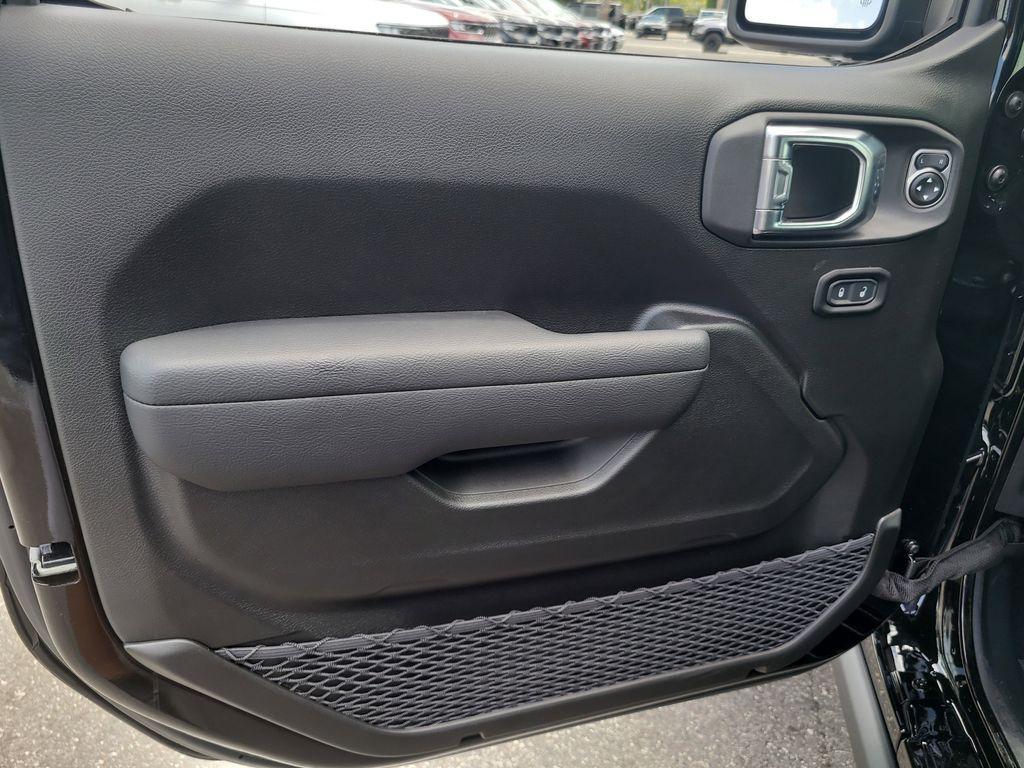 new 2025 Jeep Gladiator car, priced at $42,646