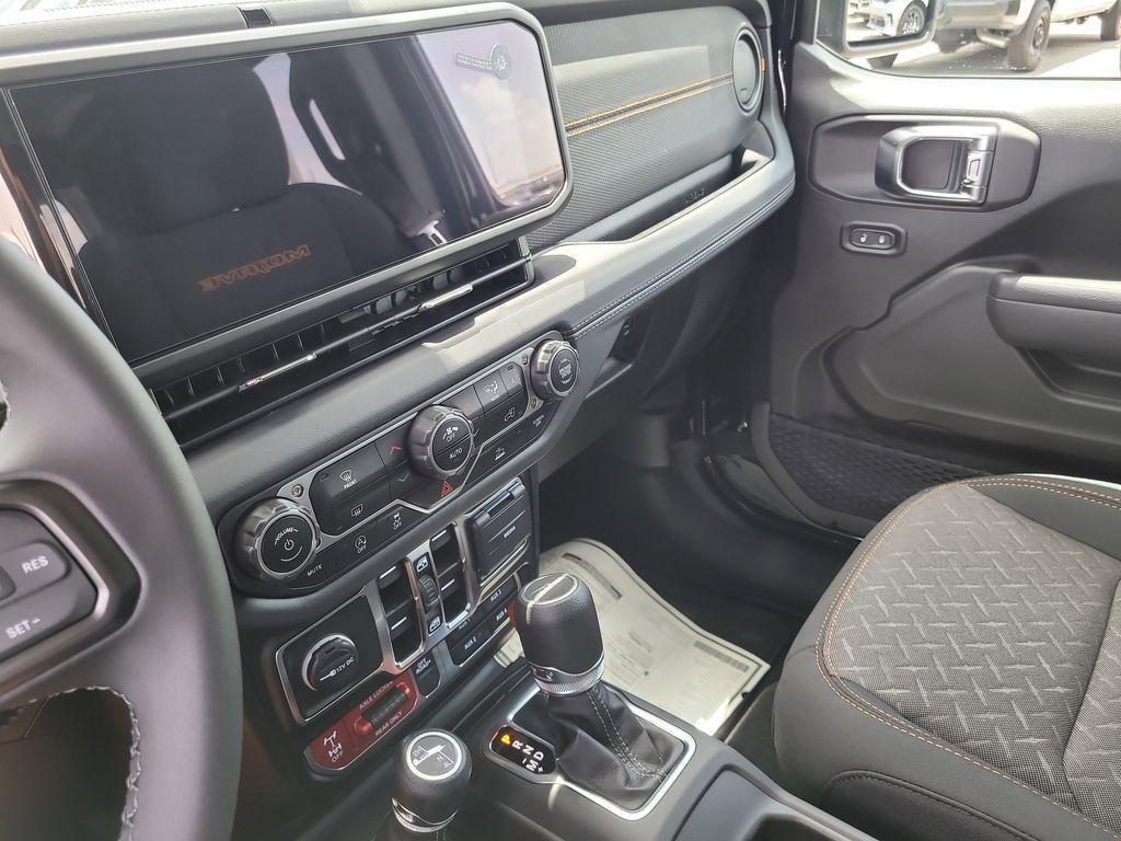 new 2025 Jeep Gladiator car, priced at $42,646
