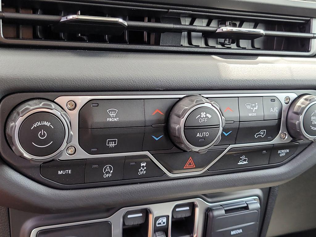 new 2025 Jeep Gladiator car, priced at $42,646