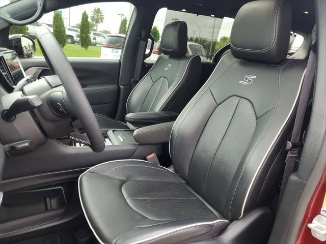 used 2023 Chrysler Pacifica car, priced at $39,256
