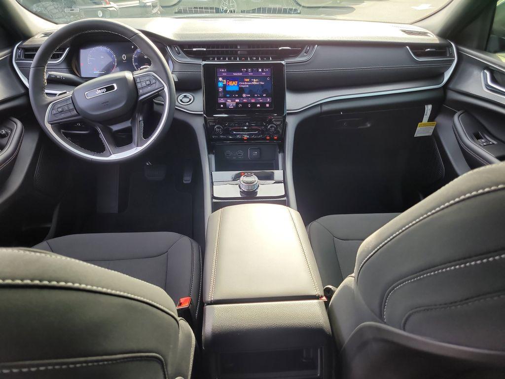 new 2025 Jeep Grand Cherokee car, priced at $39,351