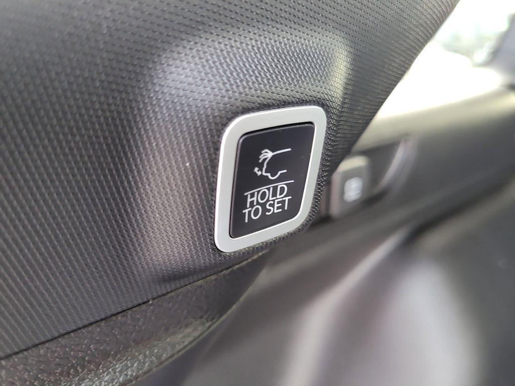 new 2025 Jeep Grand Cherokee car, priced at $39,351