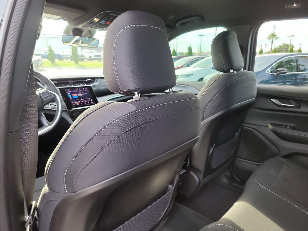 new 2025 Jeep Grand Cherokee car, priced at $39,351