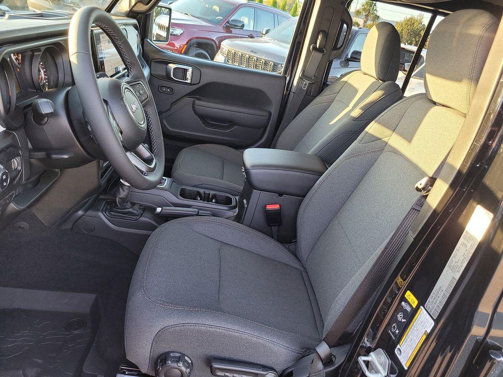 new 2025 Jeep Gladiator car, priced at $41,055