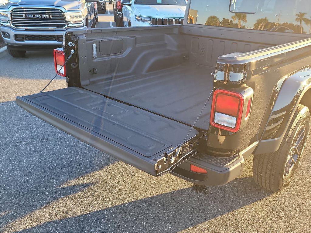 new 2025 Jeep Gladiator car, priced at $41,055