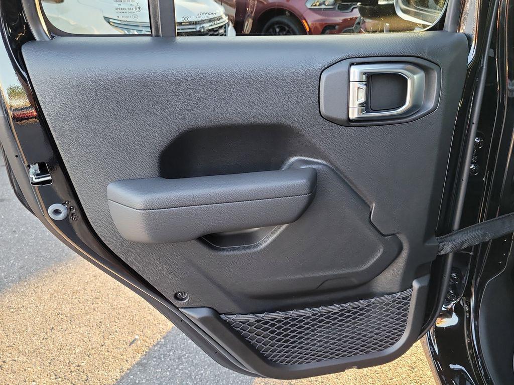 new 2025 Jeep Gladiator car, priced at $41,055