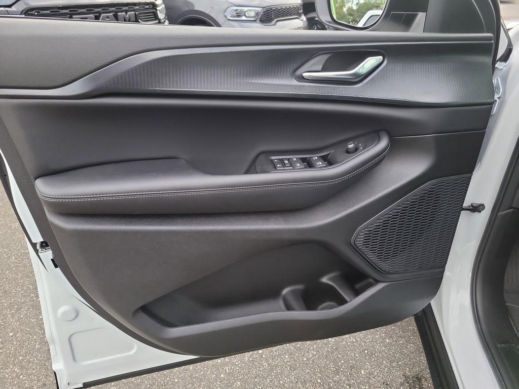 new 2025 Jeep Grand Cherokee L car, priced at $36,106