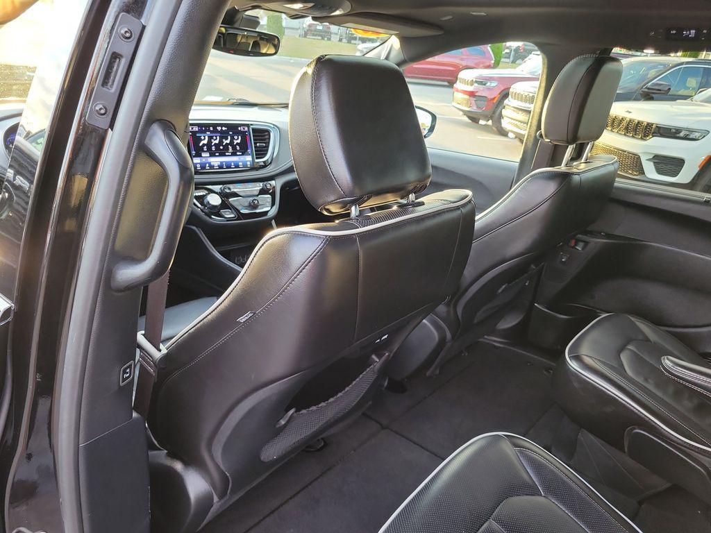 used 2025 Chrysler Pacifica car, priced at $38,608
