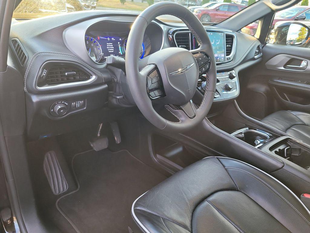 used 2025 Chrysler Pacifica car, priced at $38,608