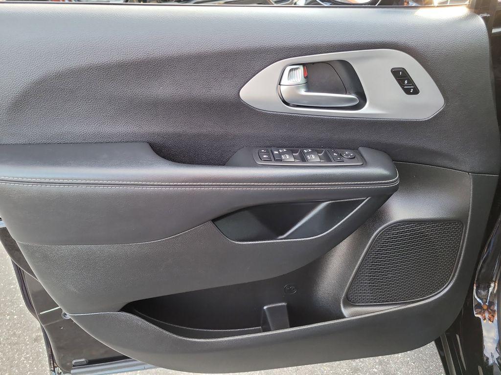 used 2025 Chrysler Pacifica car, priced at $38,608