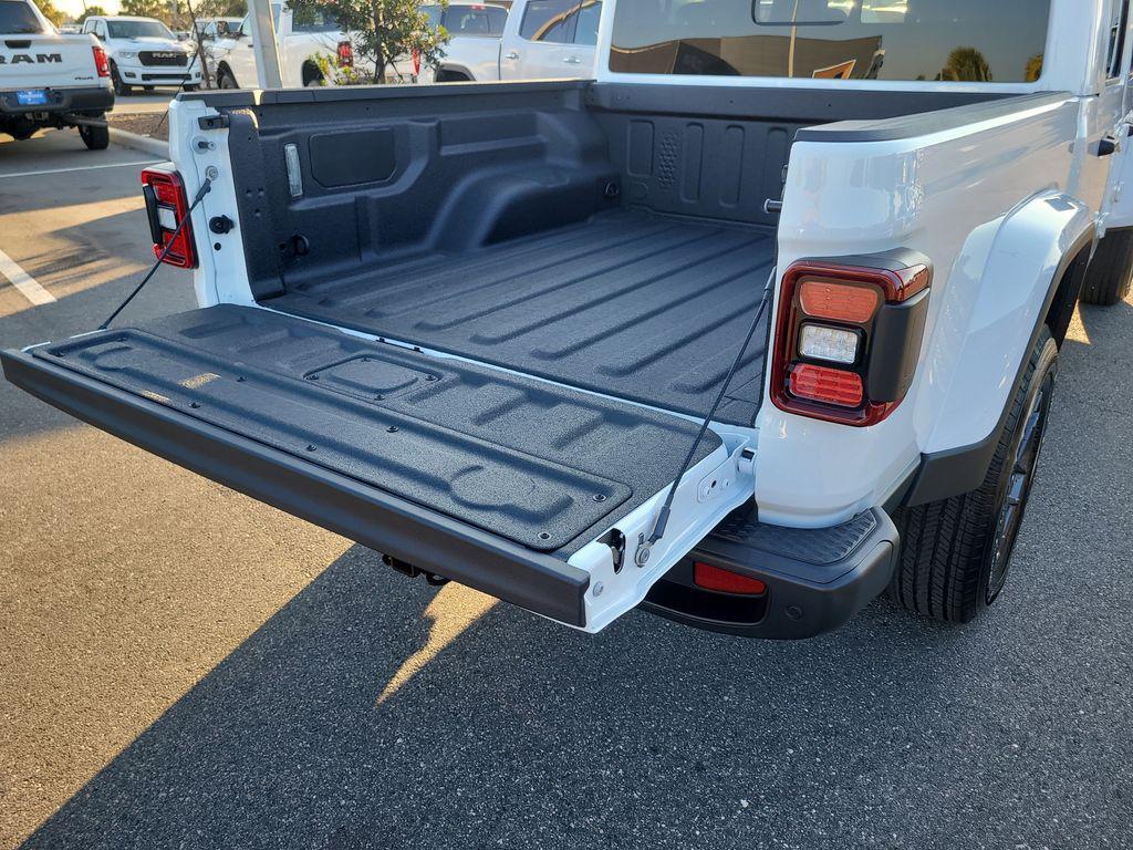 new 2026 Jeep Gladiator car, priced at $48,042