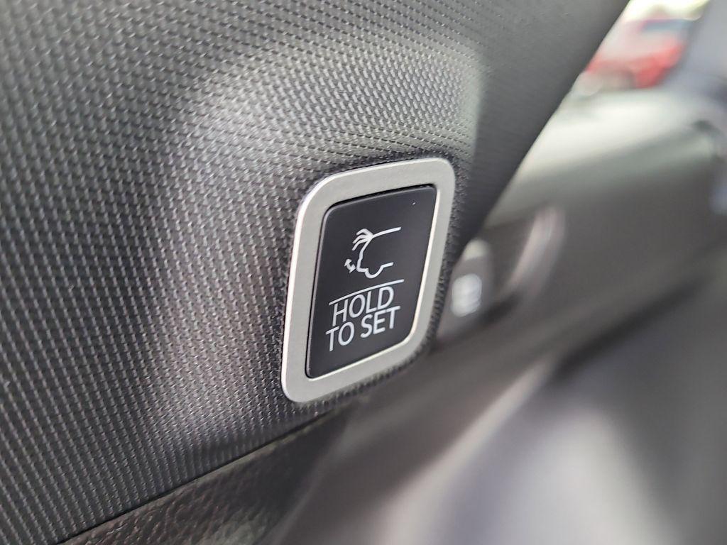 new 2025 Jeep Grand Cherokee car, priced at $35,001