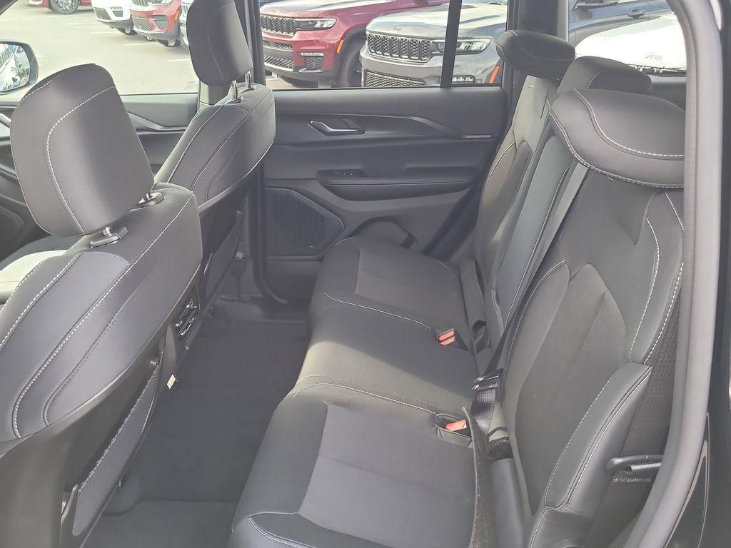 new 2025 Jeep Grand Cherokee car, priced at $35,001