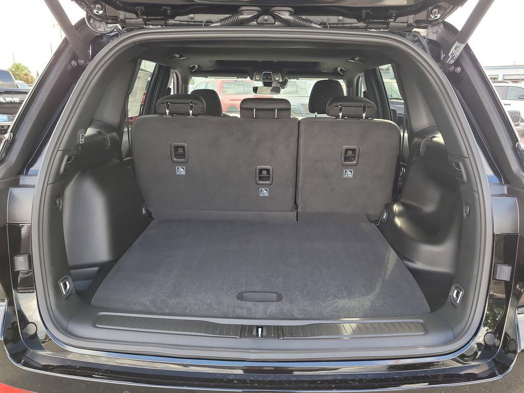 new 2025 Jeep Grand Cherokee car, priced at $35,001