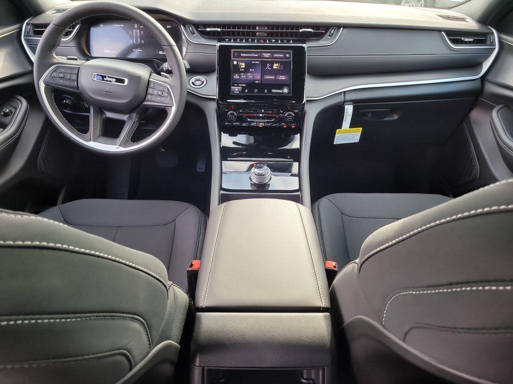 new 2025 Jeep Grand Cherokee car, priced at $35,001