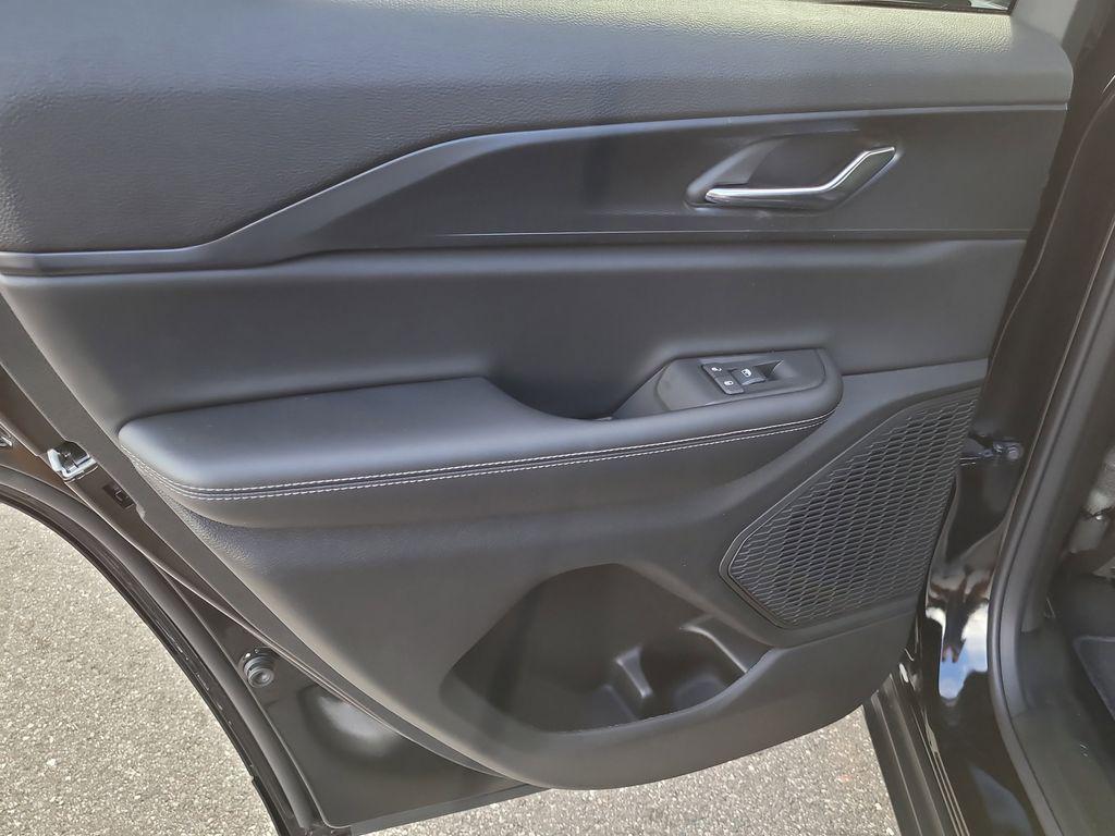 new 2025 Jeep Grand Cherokee car, priced at $35,001