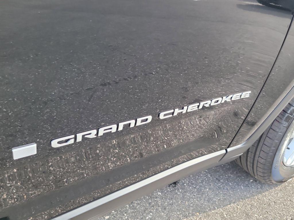 new 2025 Jeep Grand Cherokee car, priced at $35,001