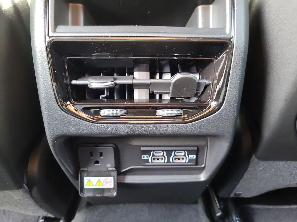 new 2025 Jeep Grand Cherokee car, priced at $35,001