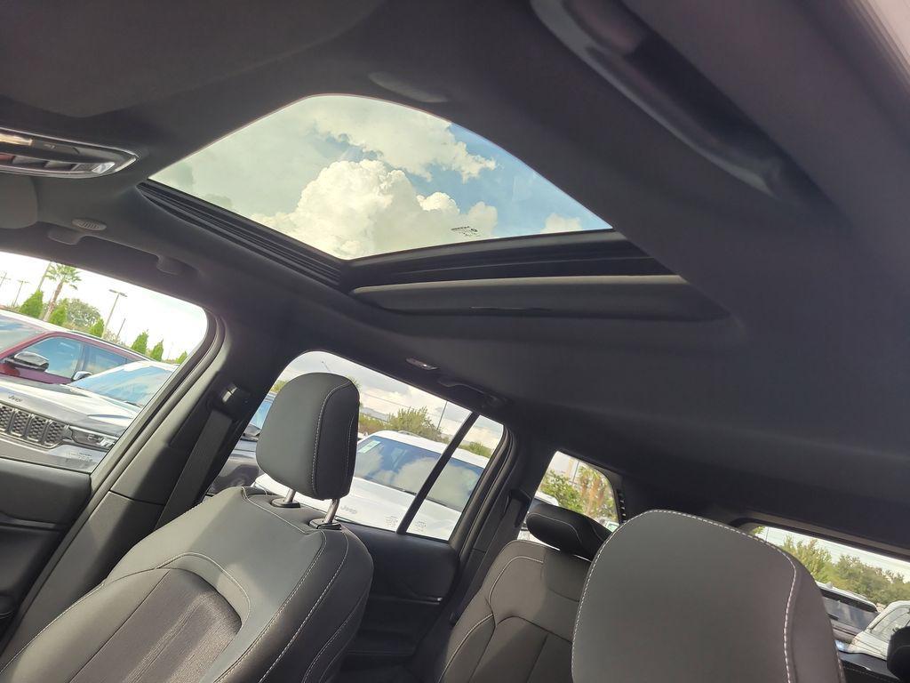 new 2025 Jeep Grand Cherokee car, priced at $35,001