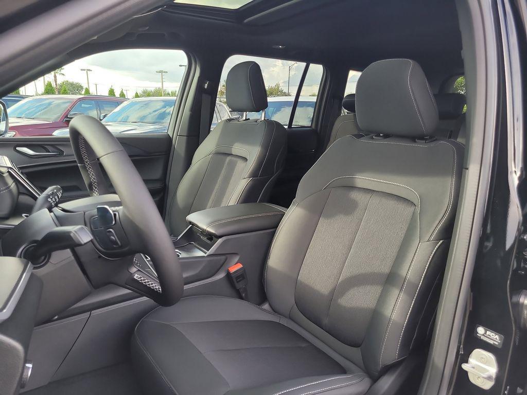 new 2025 Jeep Grand Cherokee car, priced at $35,001