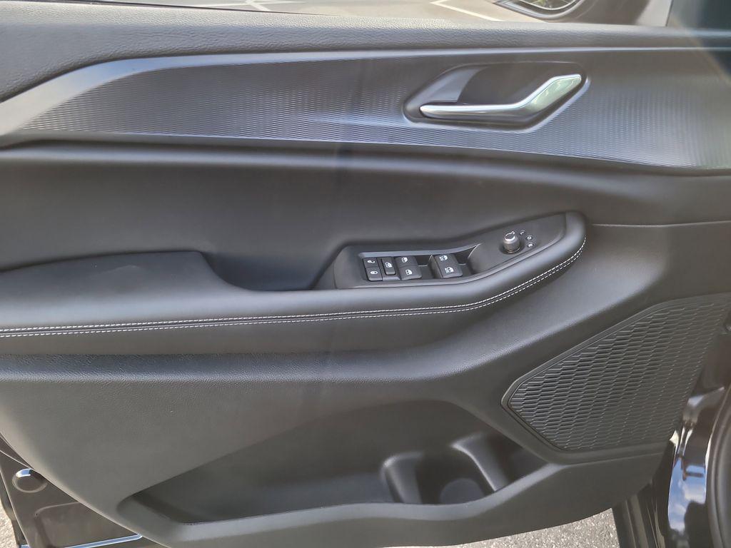 new 2025 Jeep Grand Cherokee car, priced at $35,001