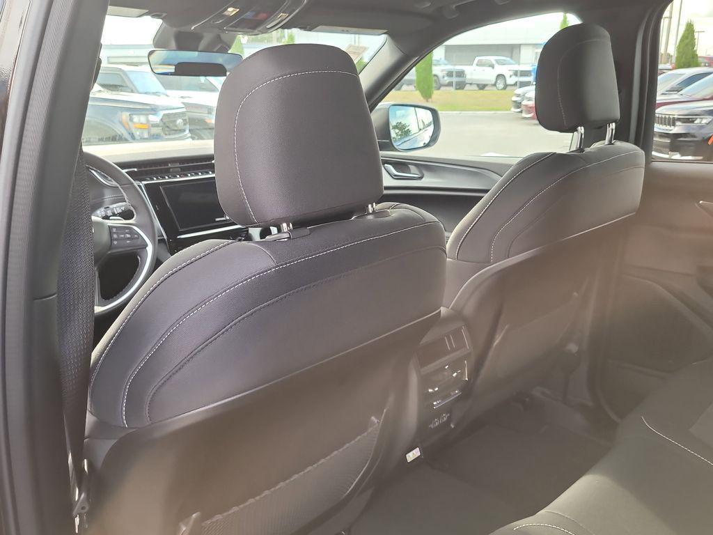 new 2025 Jeep Grand Cherokee car, priced at $35,001