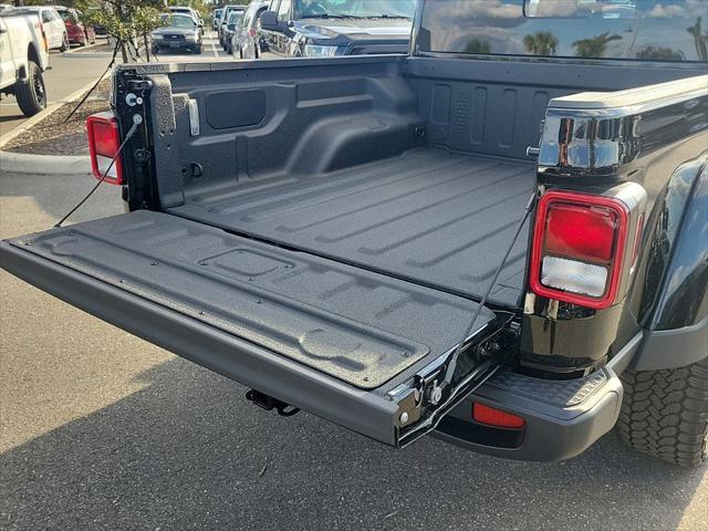 new 2025 Jeep Gladiator car, priced at $39,807