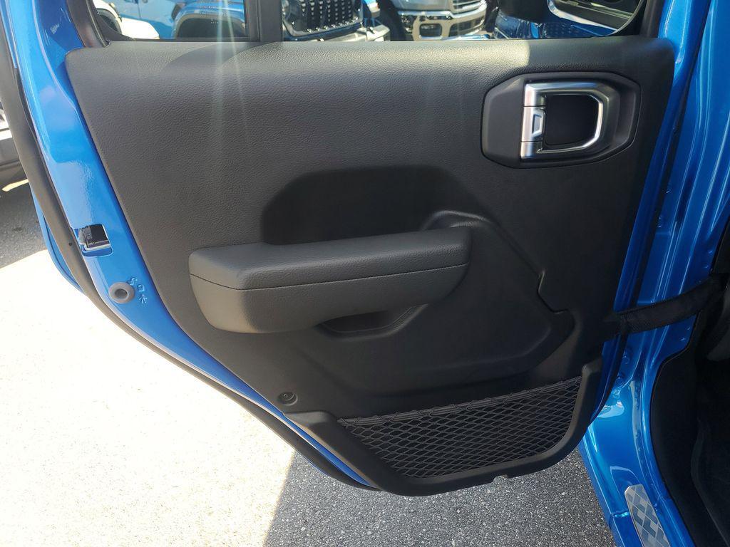 new 2025 Jeep Gladiator car, priced at $39,989