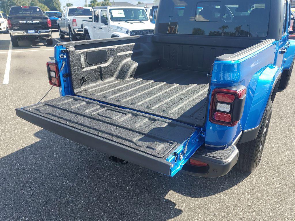 new 2025 Jeep Gladiator car, priced at $39,989