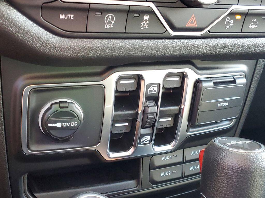 new 2025 Jeep Gladiator car, priced at $39,989