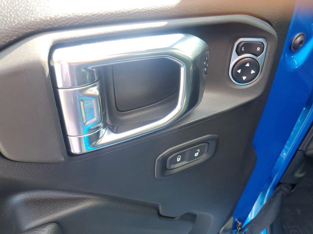 new 2025 Jeep Gladiator car, priced at $39,989