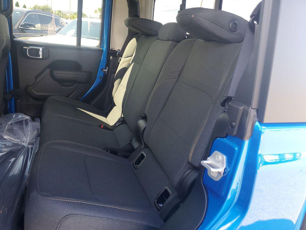 new 2025 Jeep Gladiator car, priced at $39,989