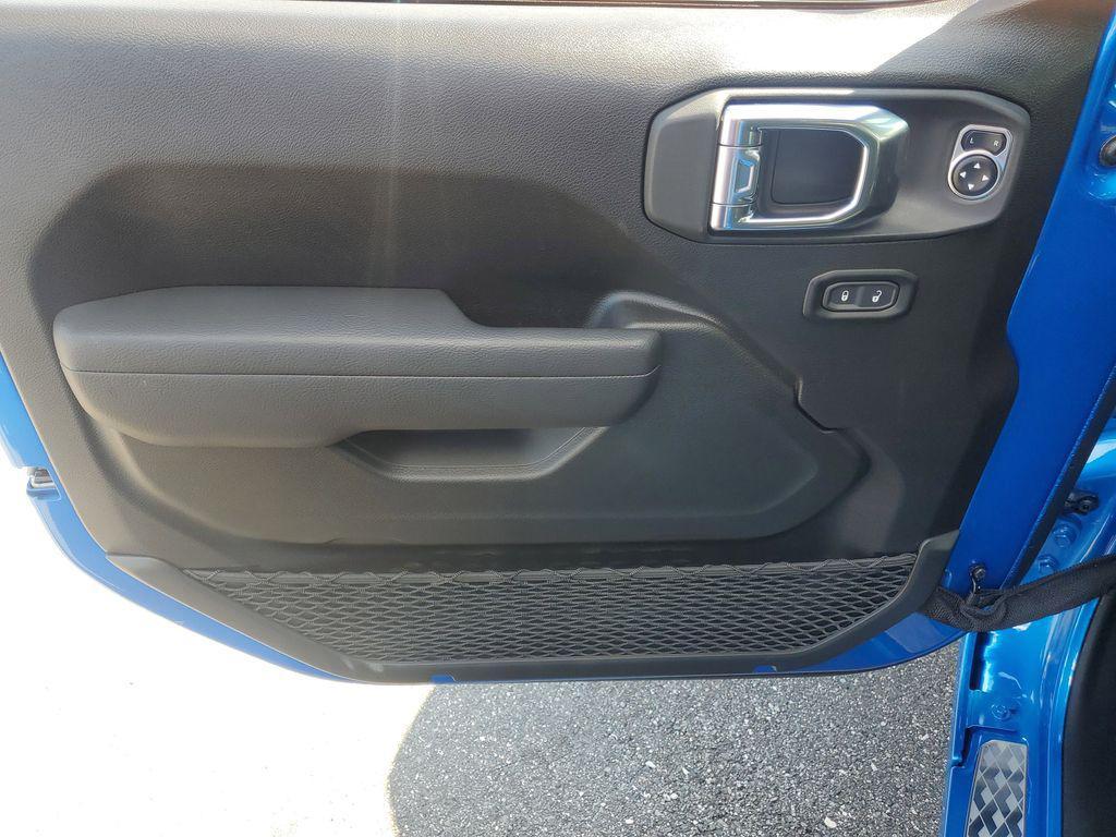 new 2025 Jeep Gladiator car, priced at $39,989