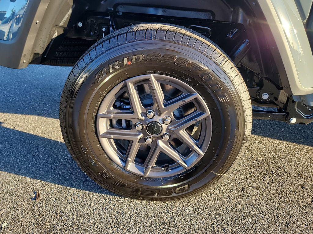 new 2025 Jeep Gladiator car, priced at $41,055