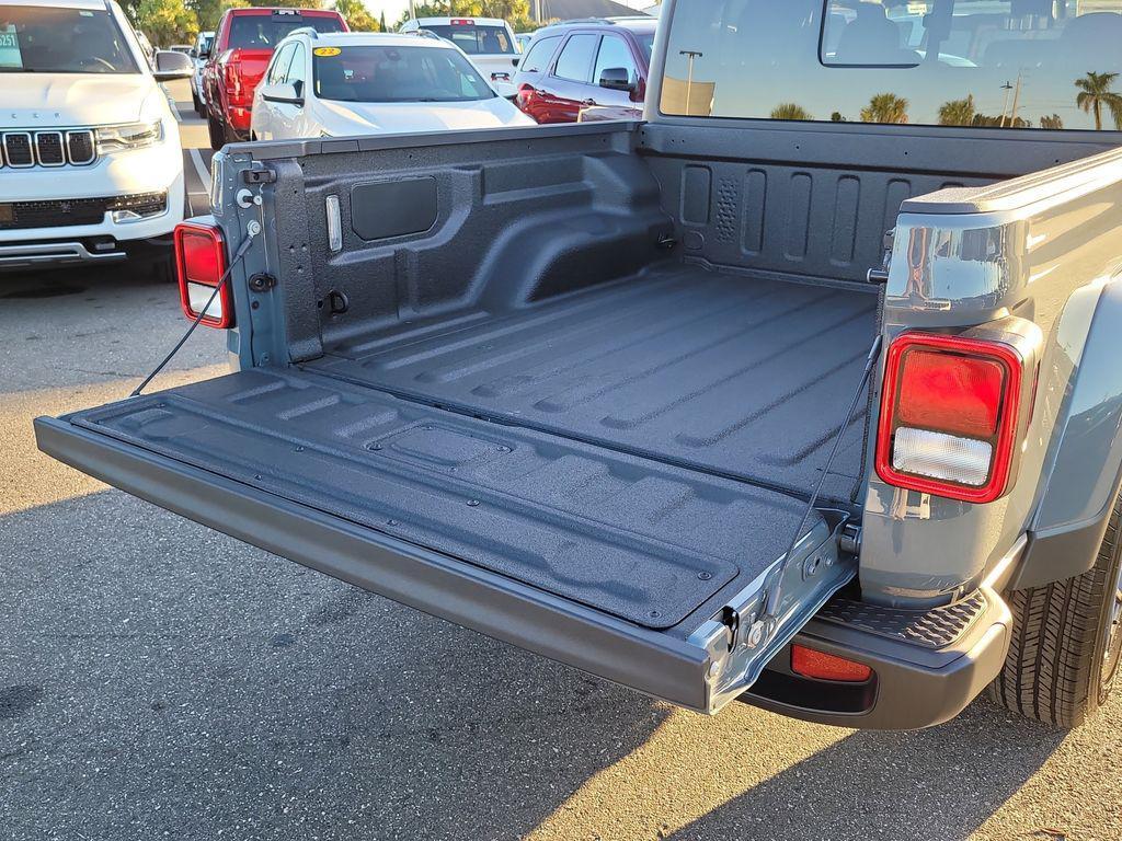 new 2025 Jeep Gladiator car, priced at $41,055