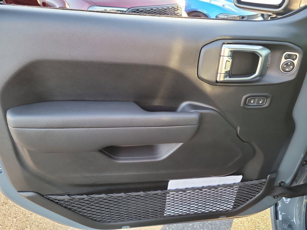 new 2025 Jeep Gladiator car, priced at $41,055