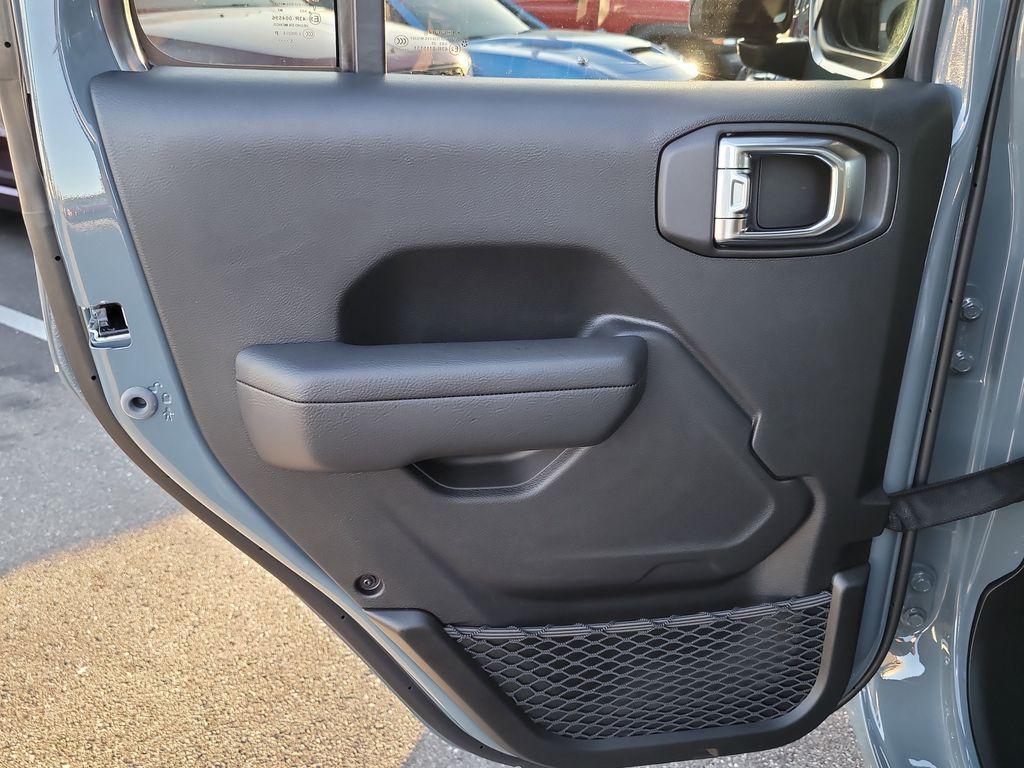 new 2025 Jeep Gladiator car, priced at $41,055