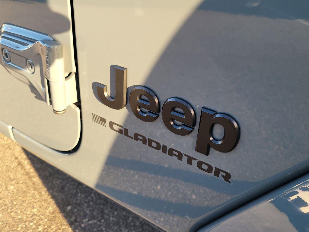 new 2025 Jeep Gladiator car, priced at $41,055