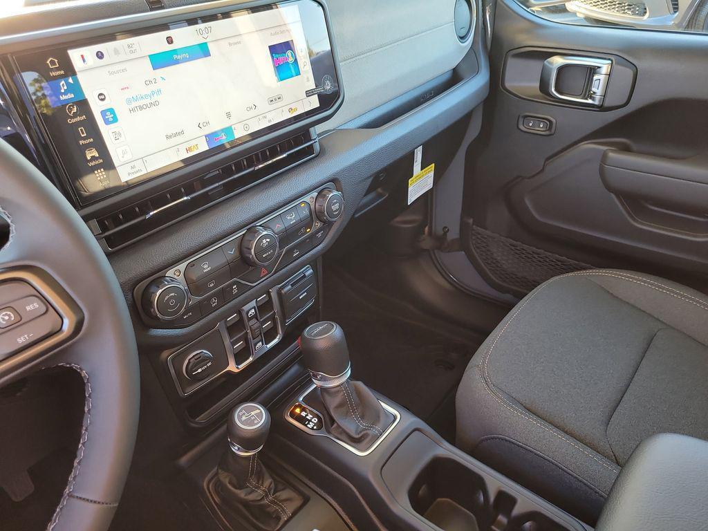 new 2025 Jeep Gladiator car, priced at $41,055