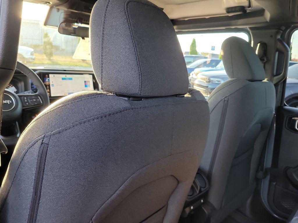 new 2025 Jeep Gladiator car, priced at $41,055