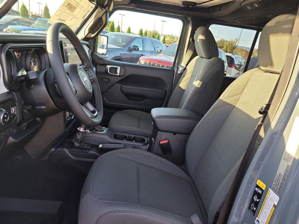 new 2025 Jeep Gladiator car, priced at $41,055