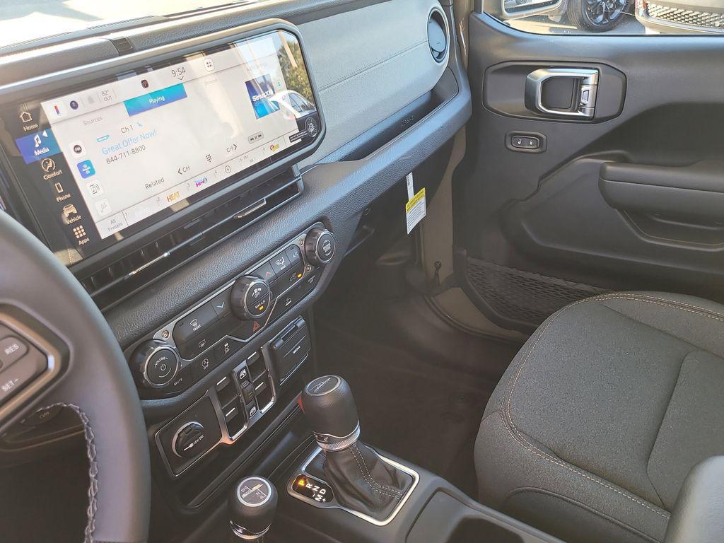 new 2025 Jeep Gladiator car, priced at $40,572