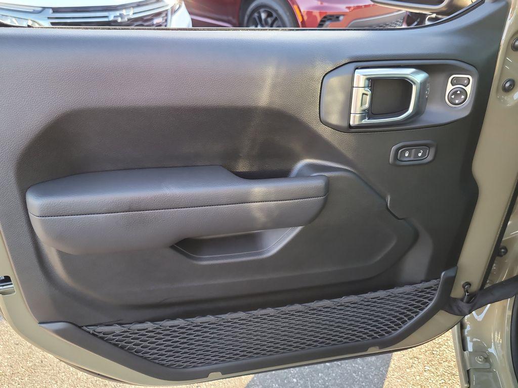 new 2025 Jeep Gladiator car, priced at $40,572