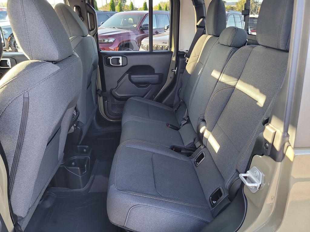 new 2025 Jeep Gladiator car, priced at $40,572