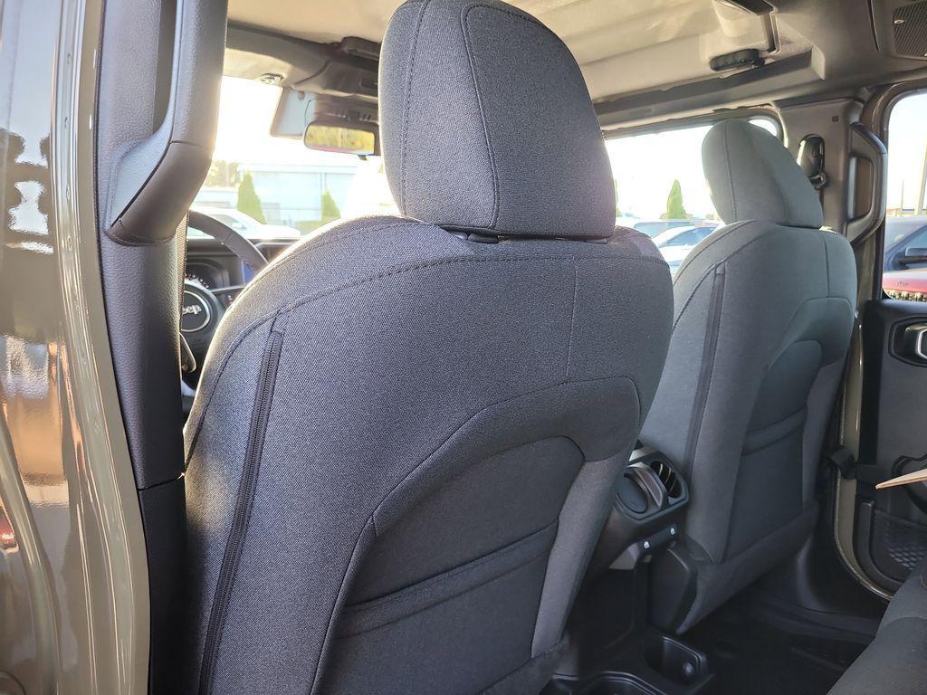 new 2025 Jeep Gladiator car, priced at $40,572