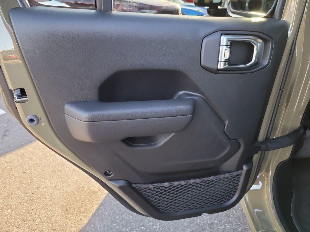 new 2025 Jeep Gladiator car, priced at $40,572